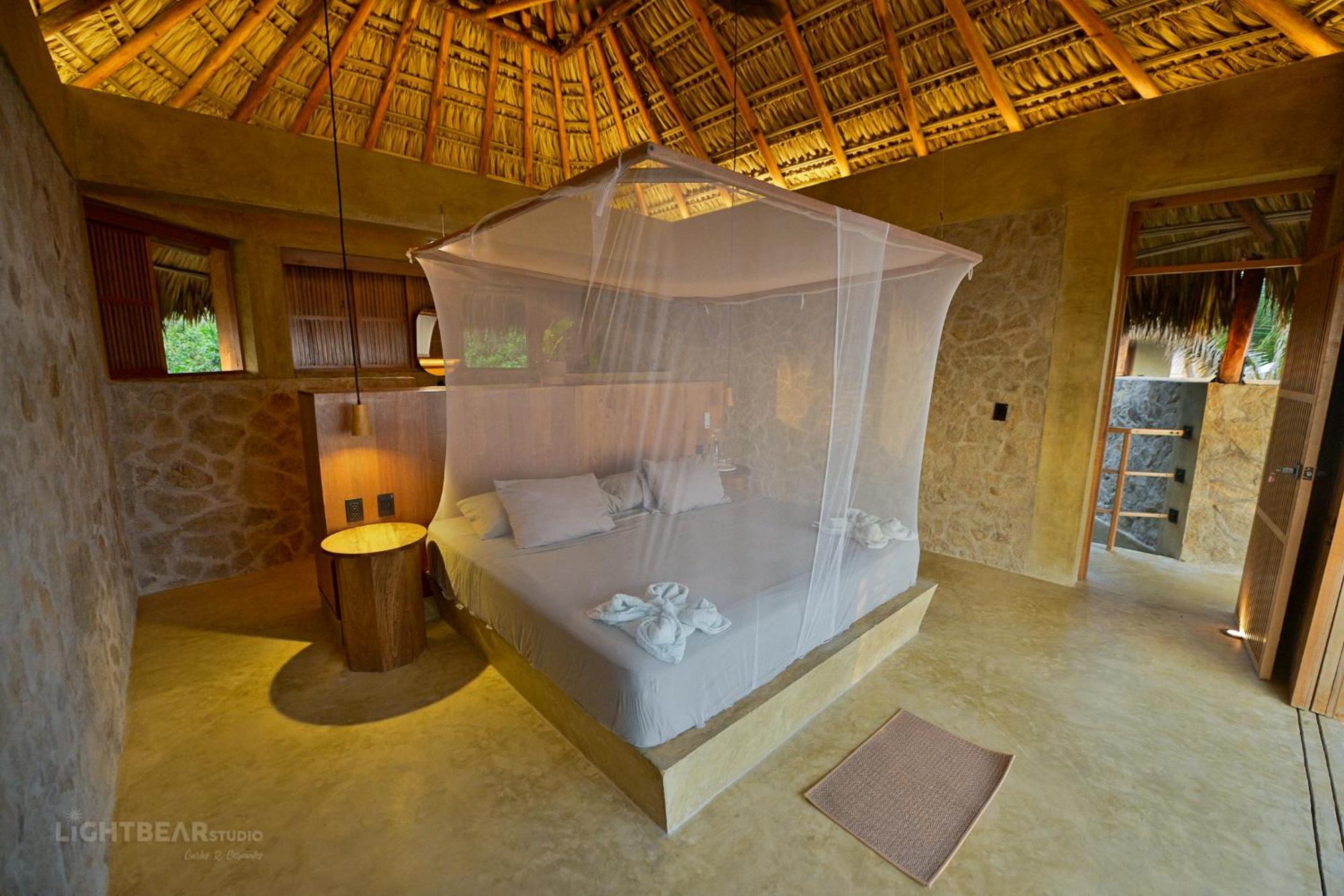 Utopiamar House & *