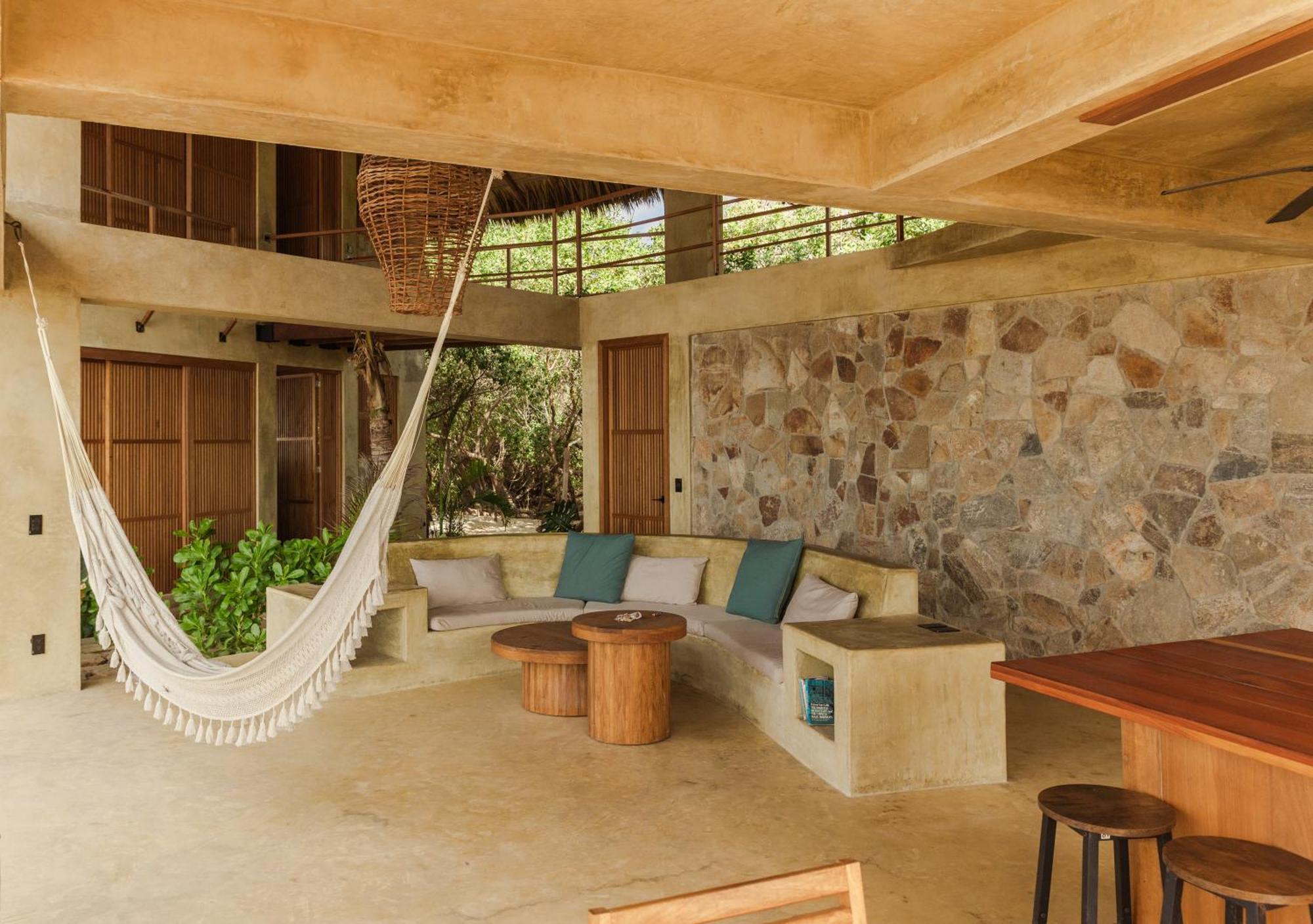 Utopiamar House & *